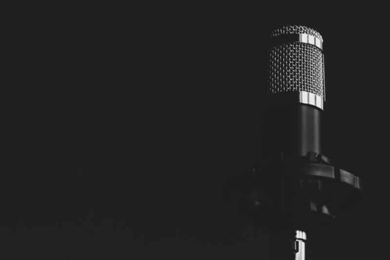 Clones de voz e música feita por máquina: a IA generativa invade a indústria do áudio
